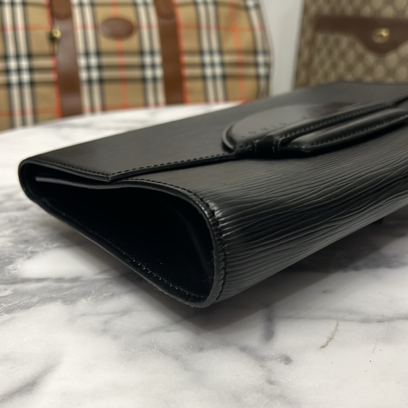 Vintage Louis Vuitton | Chaillot EPI Clutch - Picture 8 of 14